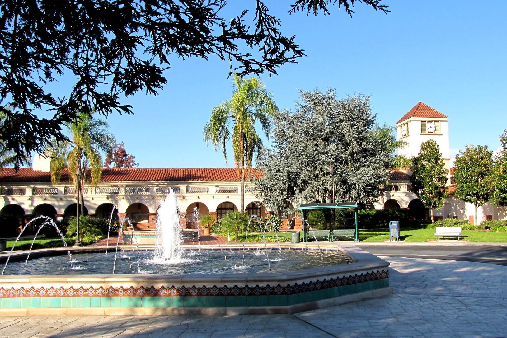 Laguna Woods Village: Clubhouse 1 fountain
